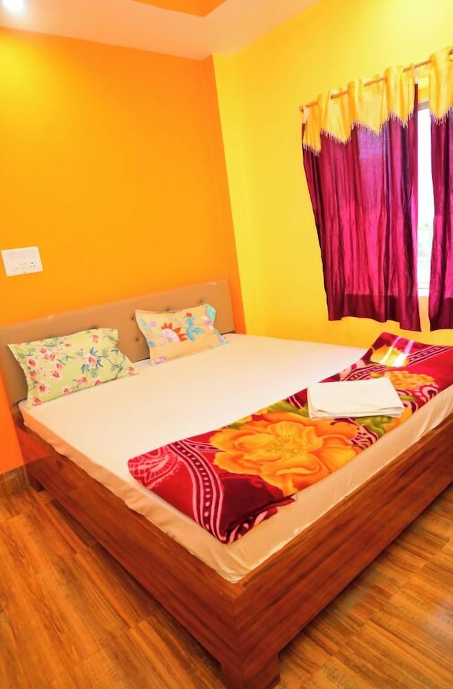 dhamstay hotel sahoo palace near beach