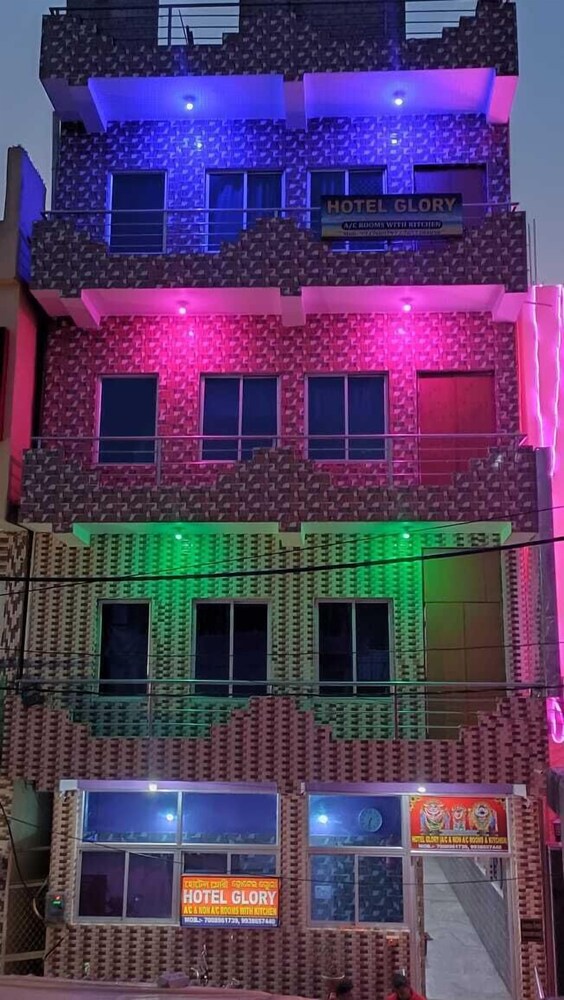 dhamstay hotel glory near golden beach