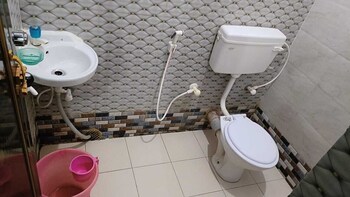 dhamstay hotel glory near golden beach