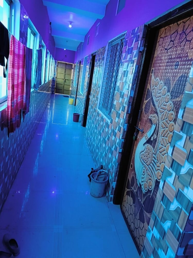 dhamstay hotel glory near golden beach