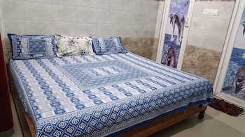 dhamstay hotel glory near golden beach