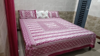 dhamstay hotel glory near golden beach