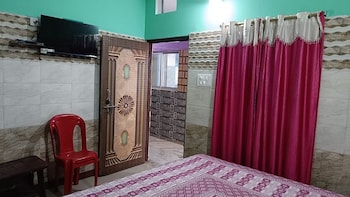 dhamstay hotel glory near golden beach