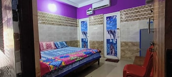 dhamstay hotel glory near golden beach