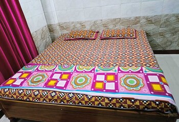 dhamstay hotel glory near golden beach