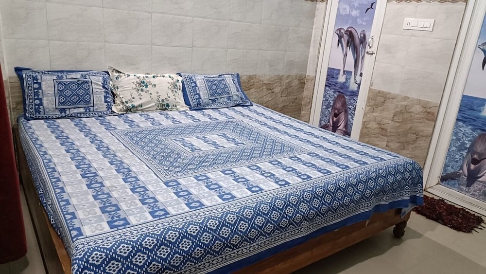 dhamstay hotel glory near golden beach