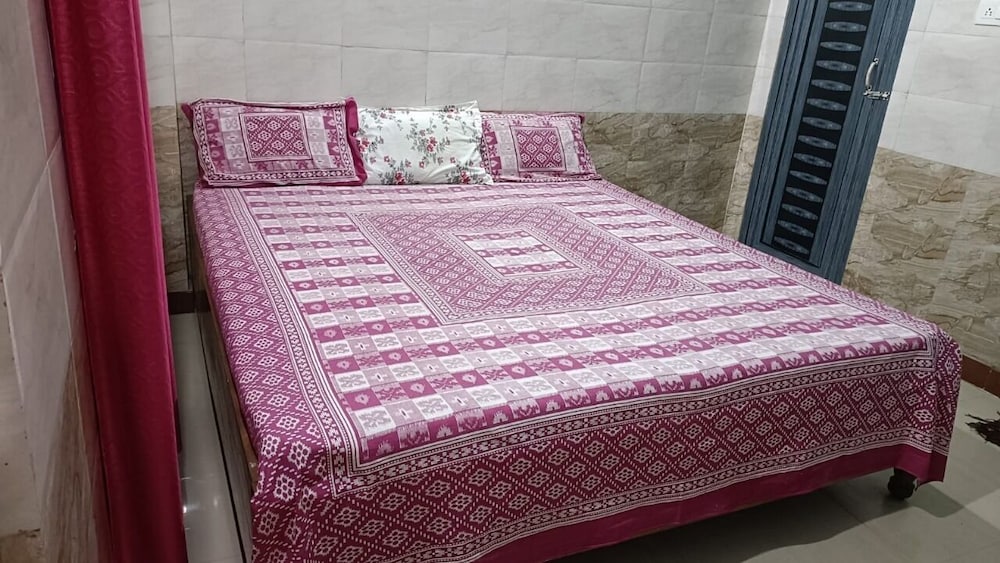 dhamstay hotel glory near golden beach