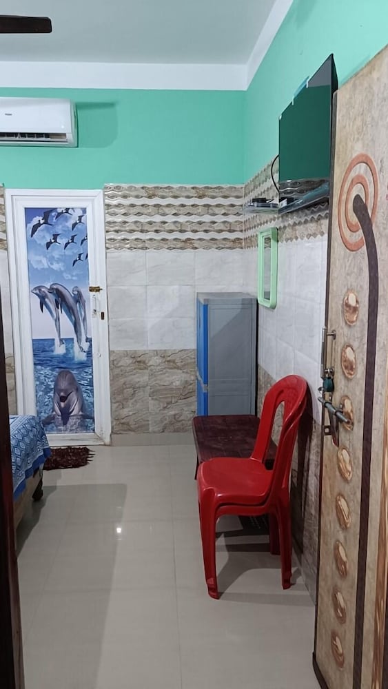 dhamstay hotel glory near golden beach