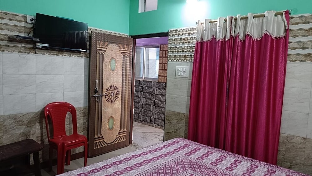 dhamstay hotel glory near golden beach