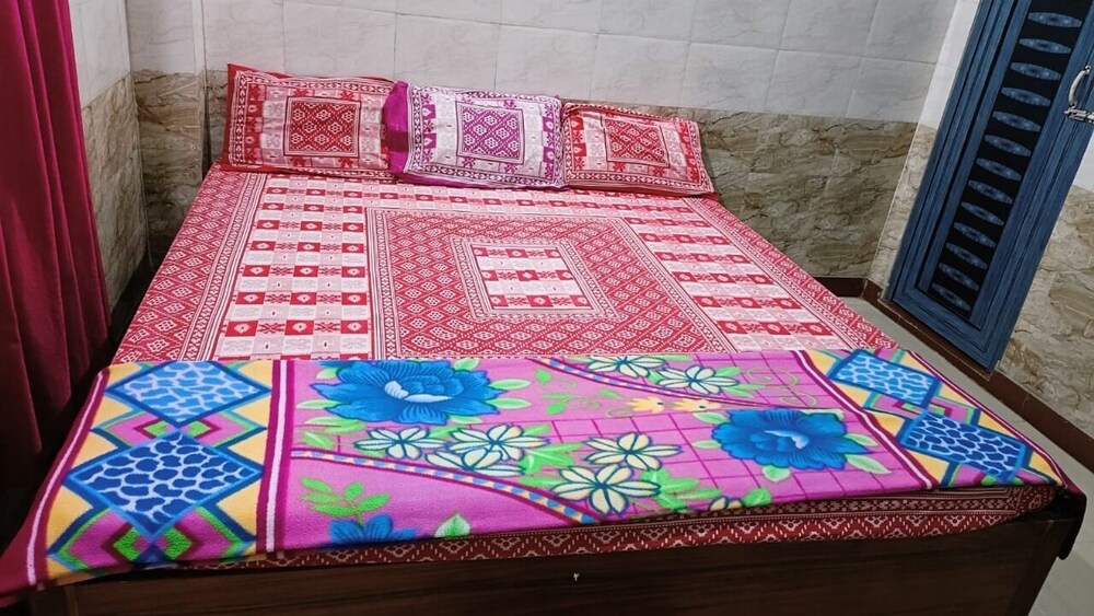 dhamstay hotel glory near golden beach