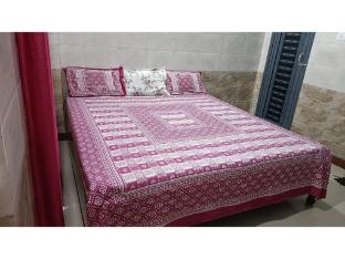 dhamstay hotel glory near golden beach