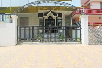 comfortable stayss at varanasi cantt