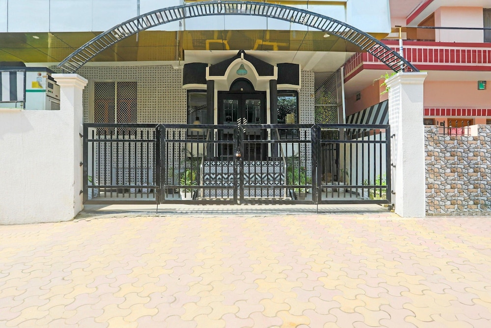 comfortable stayss at varanasi cantt