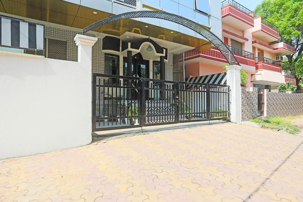 comfortable stayss at varanasi cantt