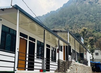 mandakini valley resort