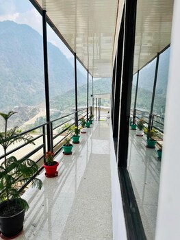 mandakini valley resort