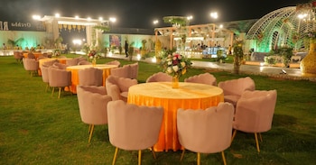 orchha river stone resort