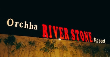 orchha river stone resort