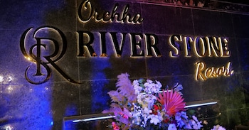 orchha river stone resort