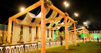 orchha river stone resort