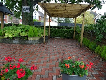 The Gatwick White House Hotel,Horley>>Gatwick,2 star