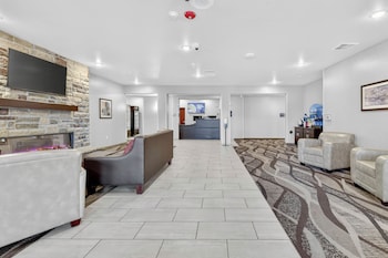 Cobblestone Hotel & Suites - Eaton,,3 star