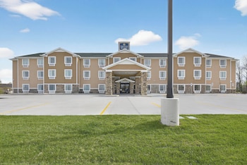 Cobblestone Hotel & Suites - Eaton,,3 star