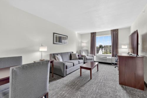 cobblestone hotel and suites eaton