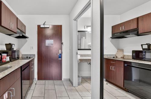cobblestone hotel and suites eaton