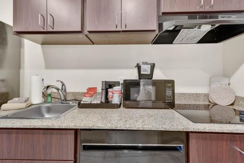 cobblestone hotel and suites eaton