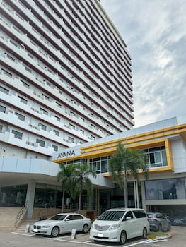 avana x the cross residence