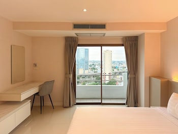 avana x the cross residence