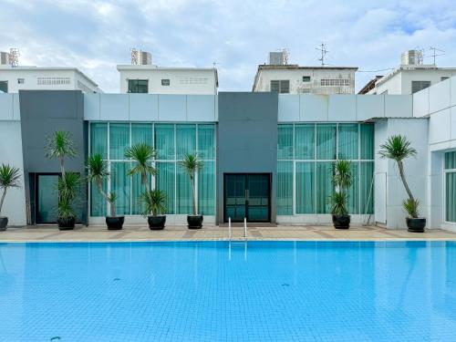 avana x the cross residence