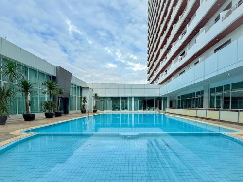 avana x the cross residence