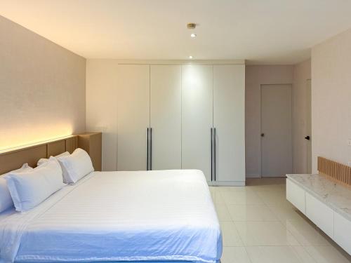 avana x the cross residence