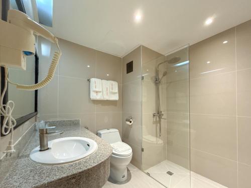 avana x the cross residence