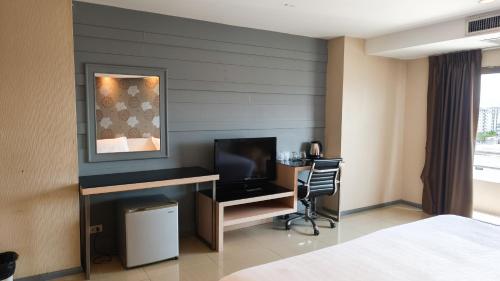 avana x the cross residence