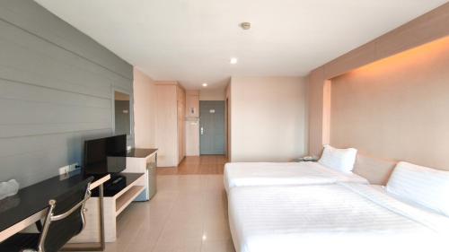 avana x the cross residence