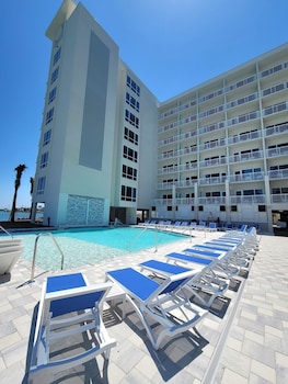 Charthouse Clearwater Beach Marina Hotel,40 Devon Dr,2 star