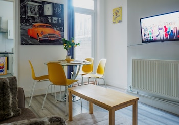 couldon lodge family room 3