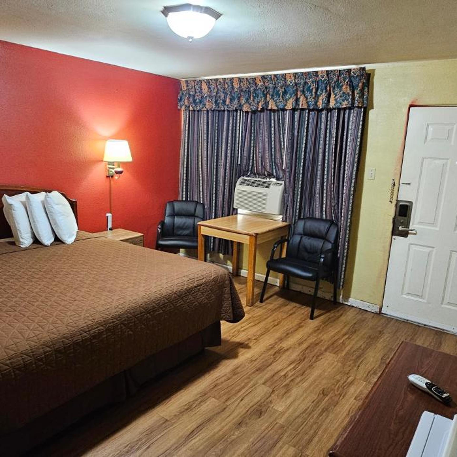 deluxe inn
