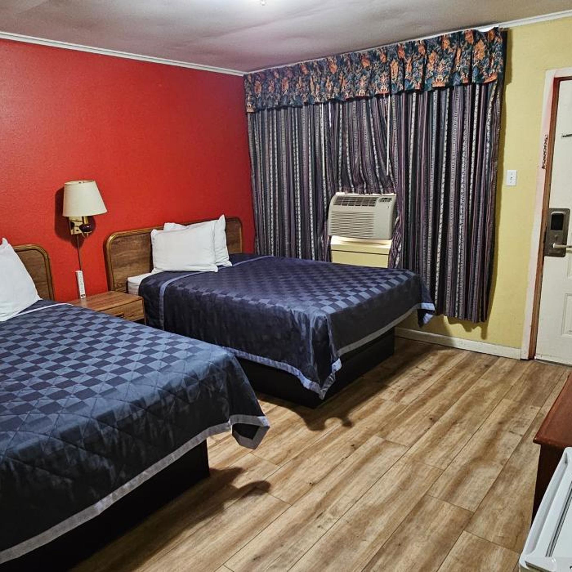 deluxe inn