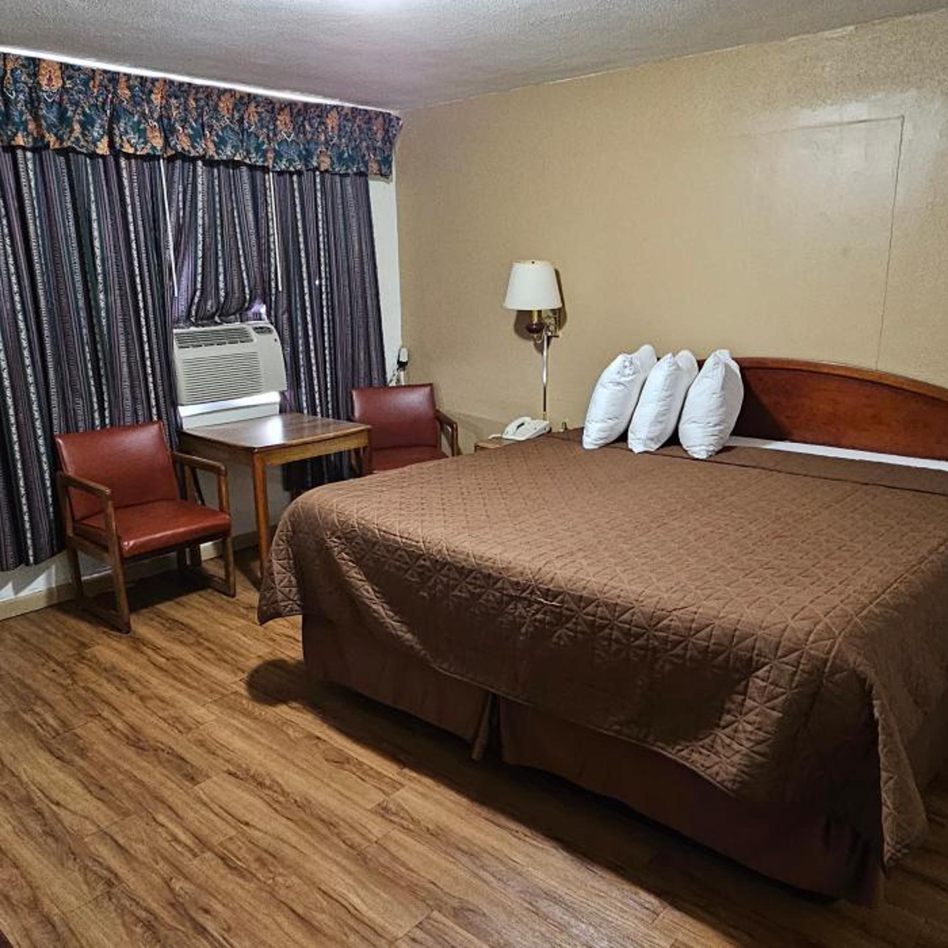 deluxe inn