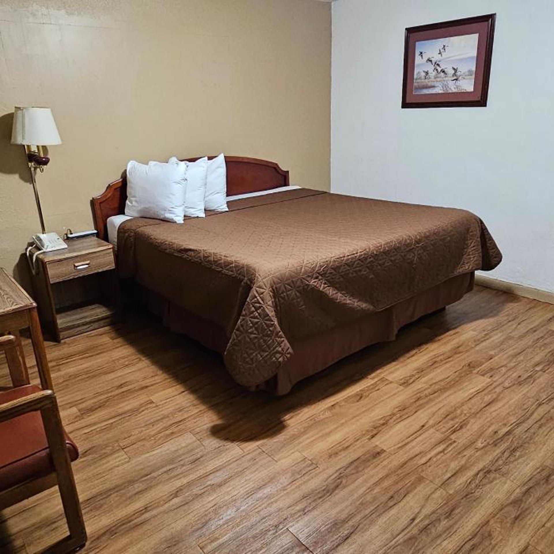 deluxe inn
