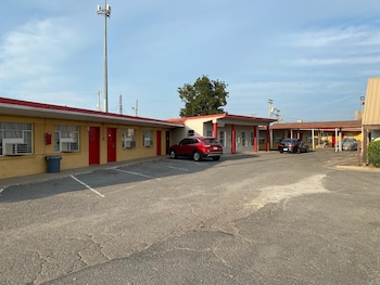 Deluxe Inn,,2 star