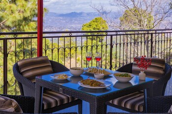 alaya stays captains nest 3 bhk retreat with garden and scenic views