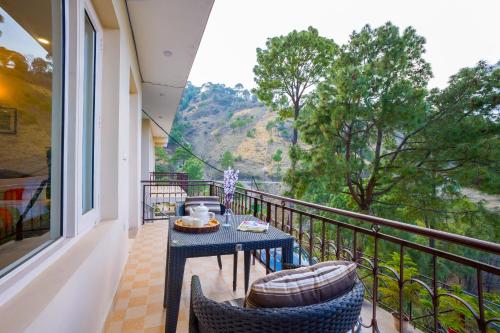 alaya stays captains nest 3 bhk retreat with garden and scenic views