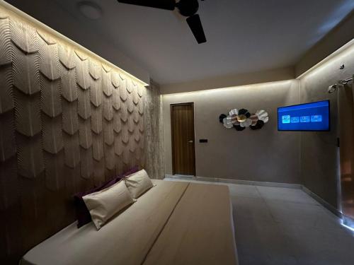 Desire Courtyard,,3 star