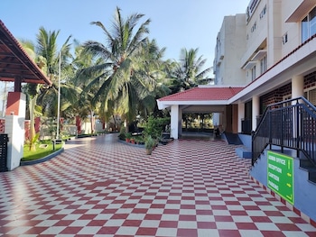 Sg Ayurveda Saigram Charitable Trust,,3 star