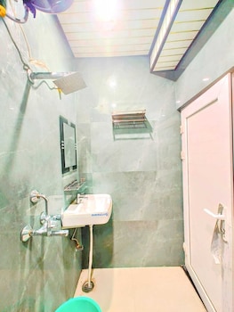 hotel r k villa 700 mtr vishwanth temple